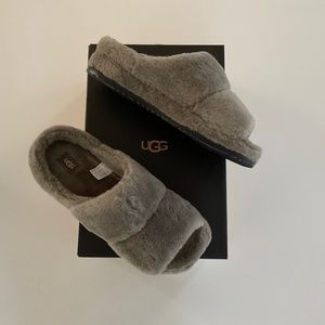 UGG Fluff That Slides/Slippers GRAY Sheepskin Style# 1124111 Men’s